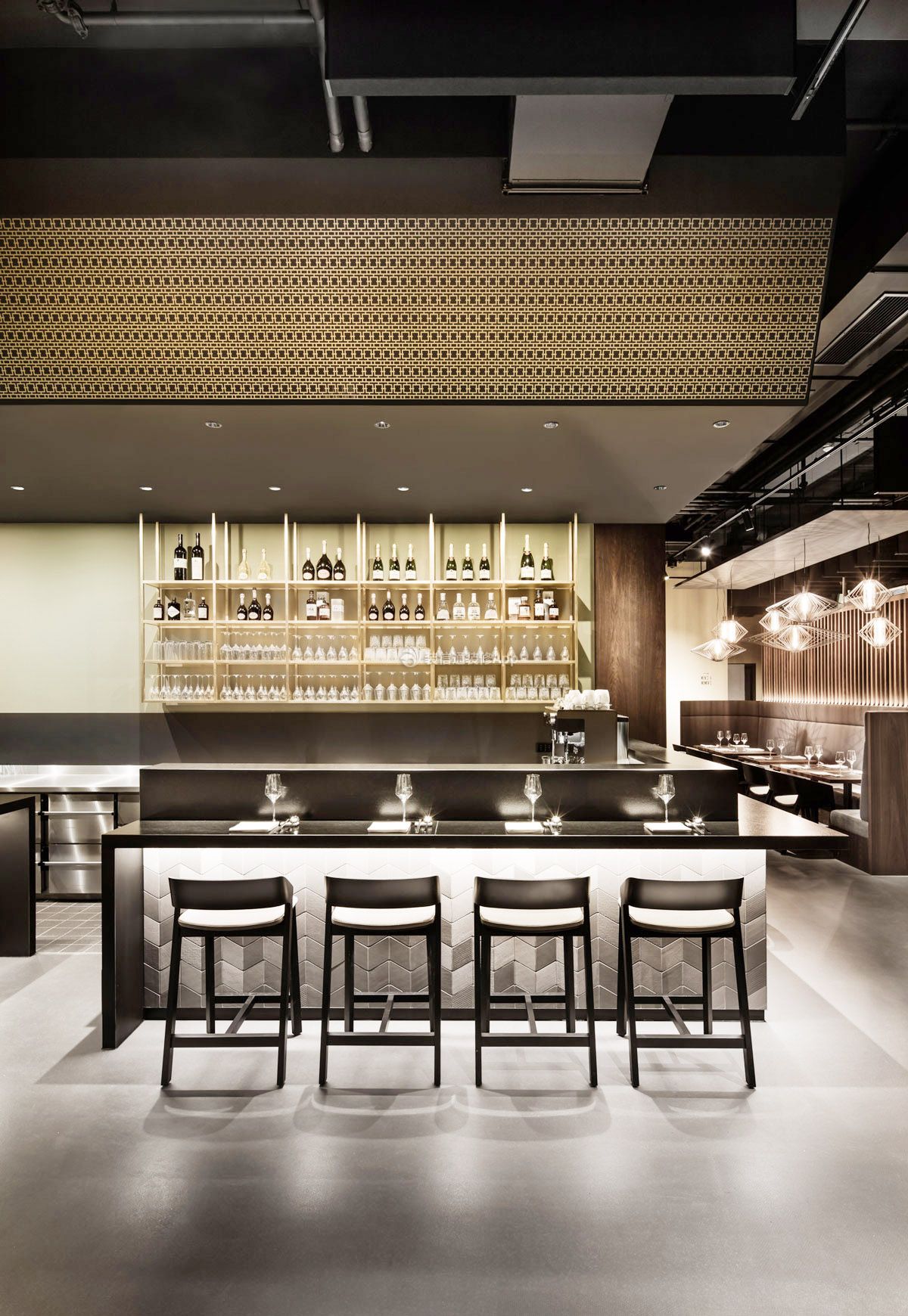 长沙餐饮店面吧台装潢设计效果图 打造城市美食空间的视觉焦点